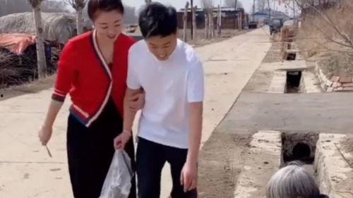 超级爆料搞笑视频,笑出腹肌的瞬间  第1张